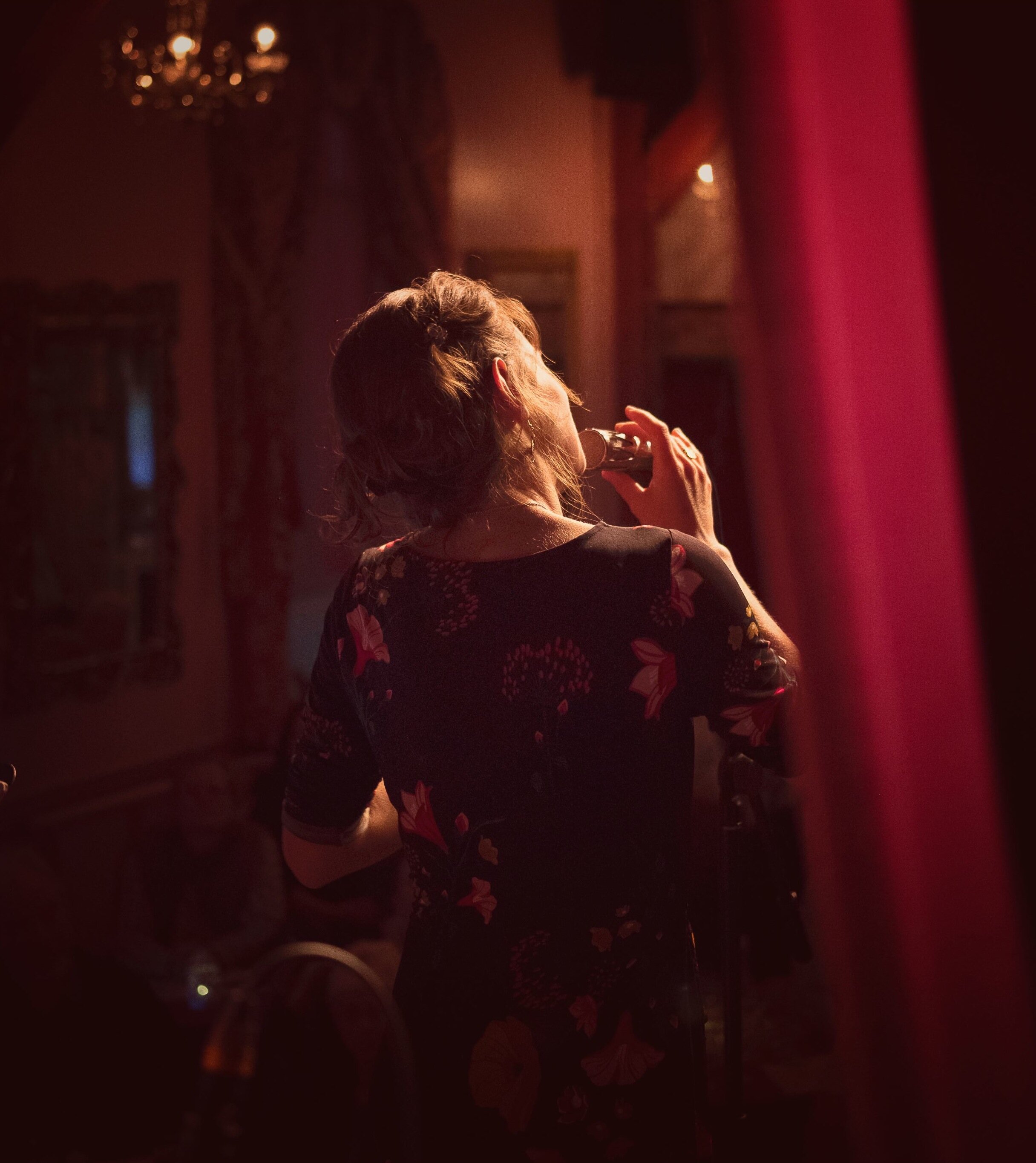 Close your eyes while listening to vocalist Mimi Pirard, and you’ll swear you are hearing Edith Piaf.